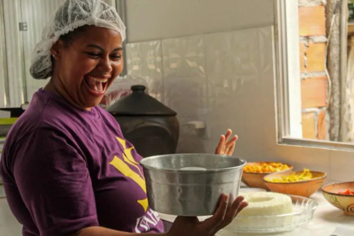 Projeto oferece mais de 500 vagas em cursos de culinária e empreendedorismo para mulheres negras 