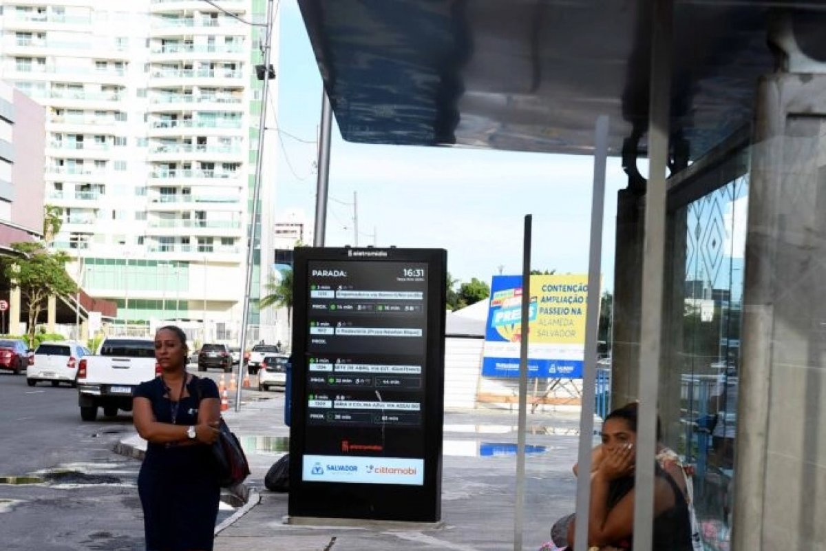 Salvador vai ganhar 650 novos abrigos de ônibus modernos até final de 2024