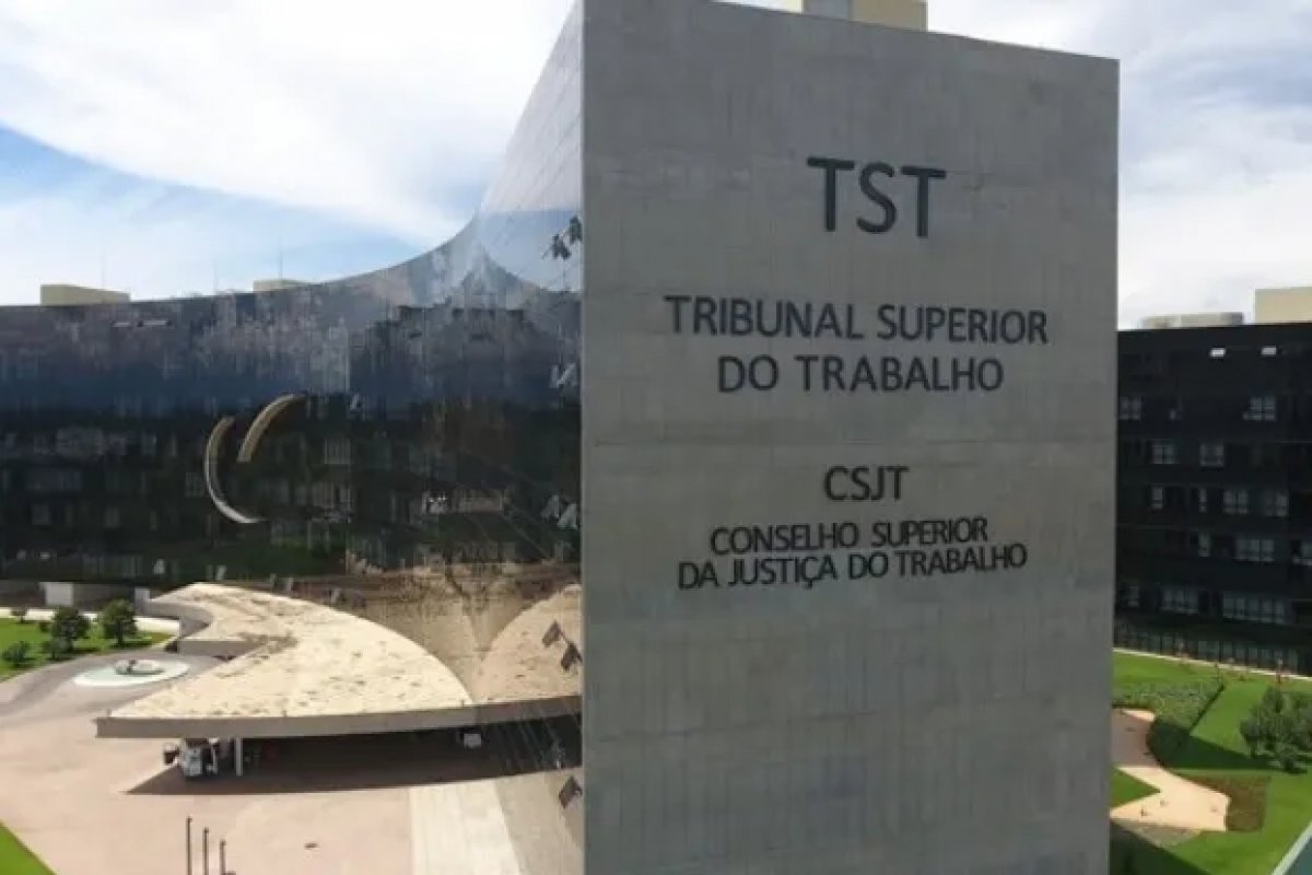 Empresa é condenada a pagar R$ 50 mil de indenização a funcionária que trabalhou por 15 anos sem tirar férias