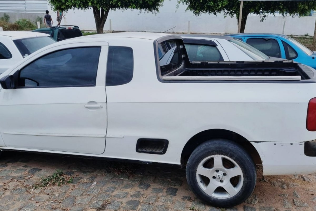 Carro adulterado é apreendido em Poções 