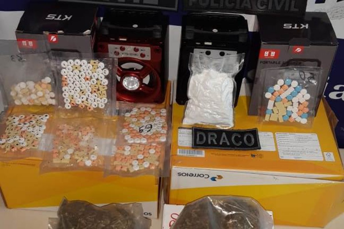Drogas sintéticas e maconha são apreendidas em Camaçari 
