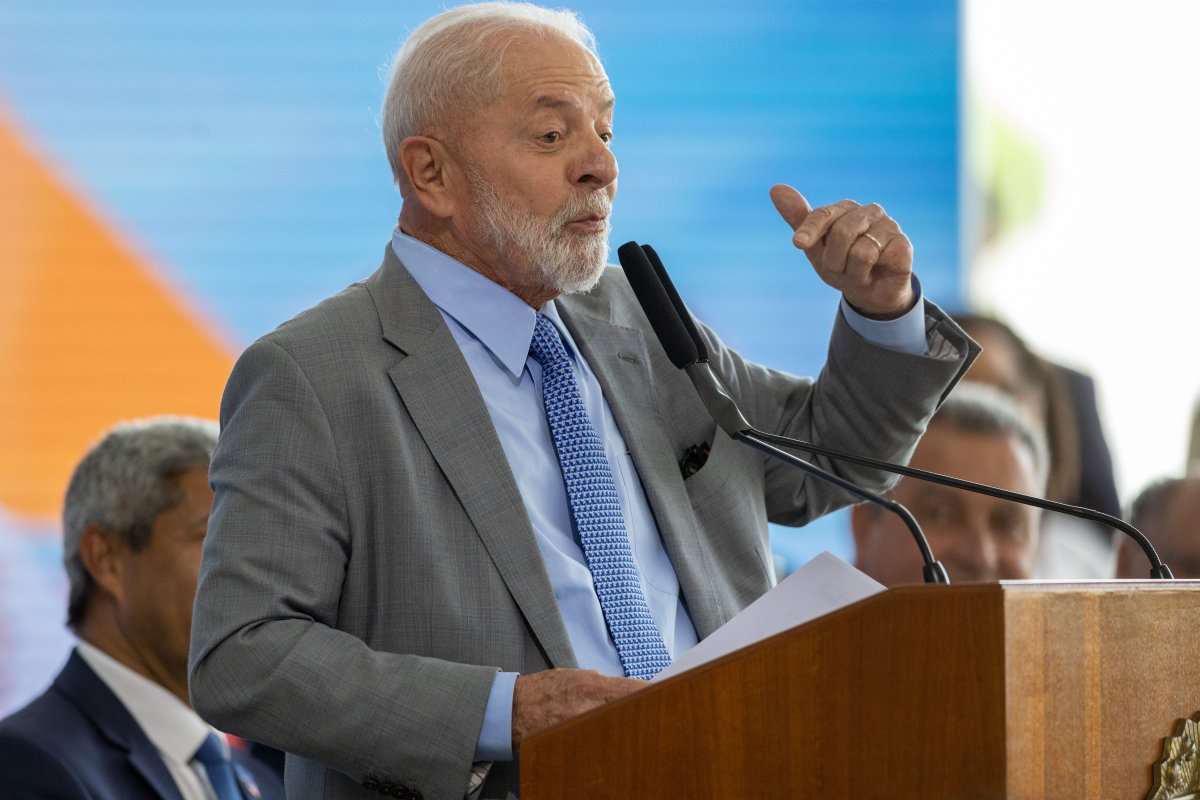 Governo Lula corta verba de bolsas de estudo, educação básica e Farmácia Popular