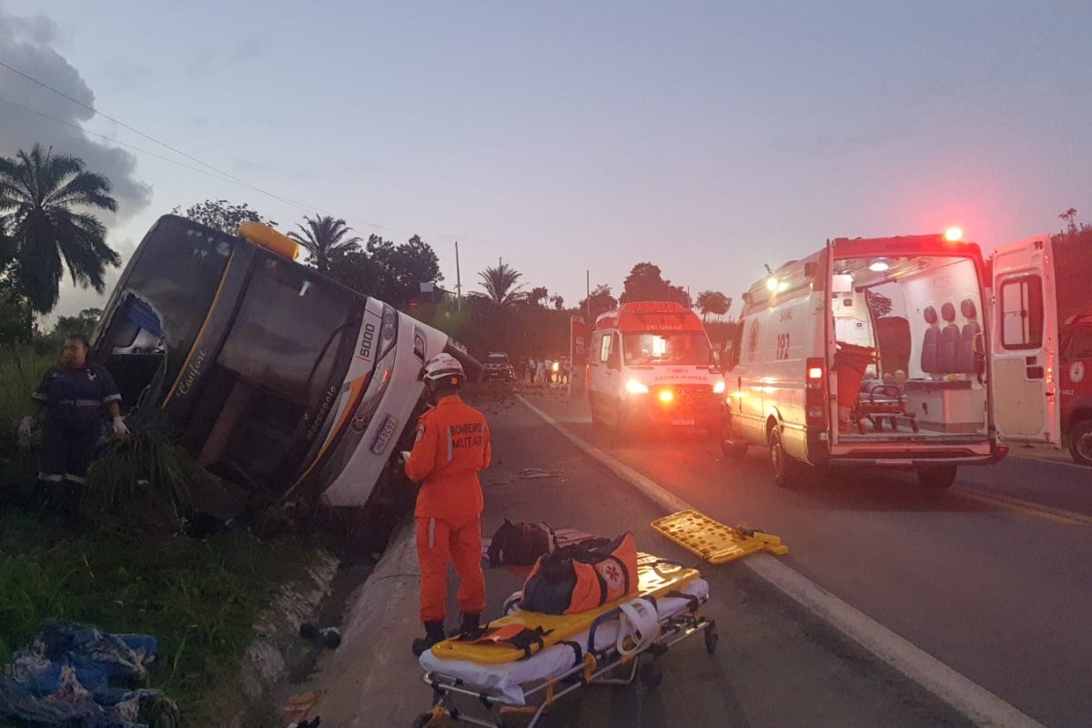 Vítimas do acidente com ônibus de turismo em Teixeira de Freitas são identificadas