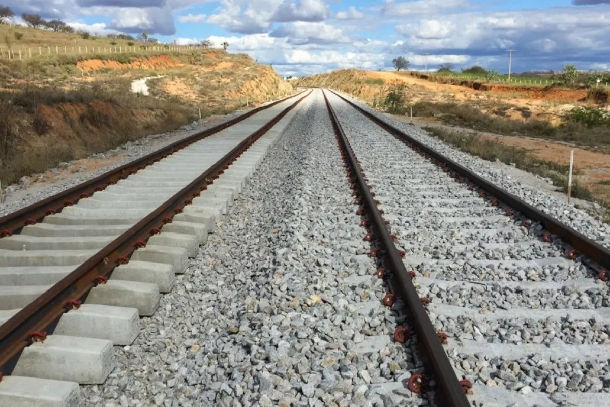 Plano de Ferrovias terá R$ 20 bilhões com recursos de renegociação de contratos, afirma ministro
