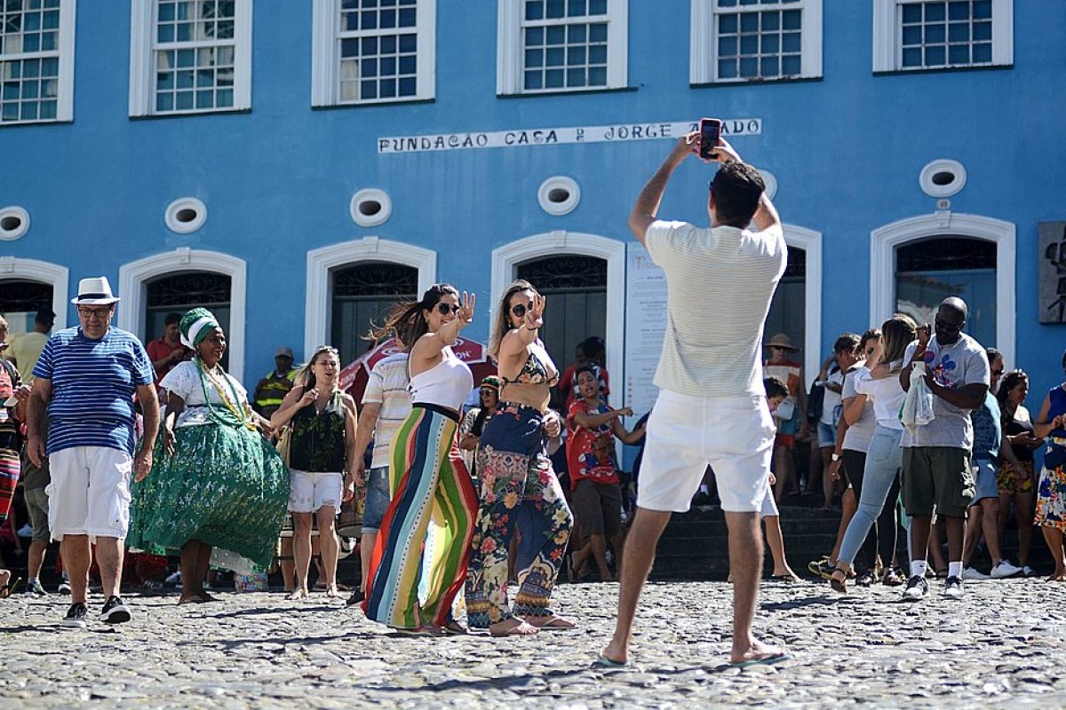 Serviços ligados ao turismo na Bahia segue em alta pela 3ª vez consecutiva, diz IBGE 