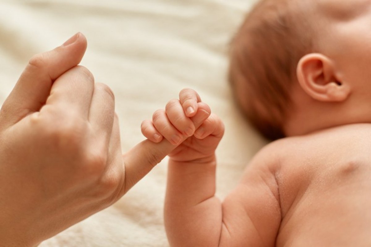 Parecer da AGU estende licença-maternidade a servidoras em cargos temporários
