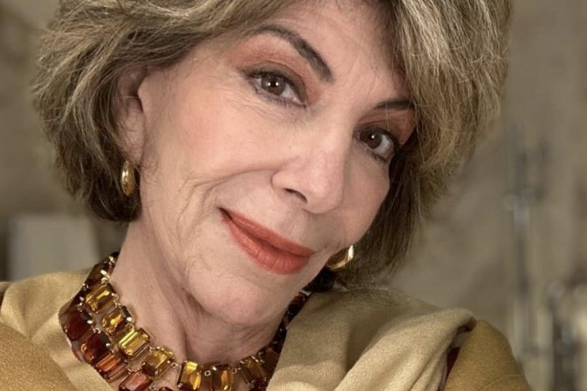 Com a mão ensanguentada , Silvia Poppovic revela que foi vítima de assalto: ‘Me deram uma chave de pescoço’