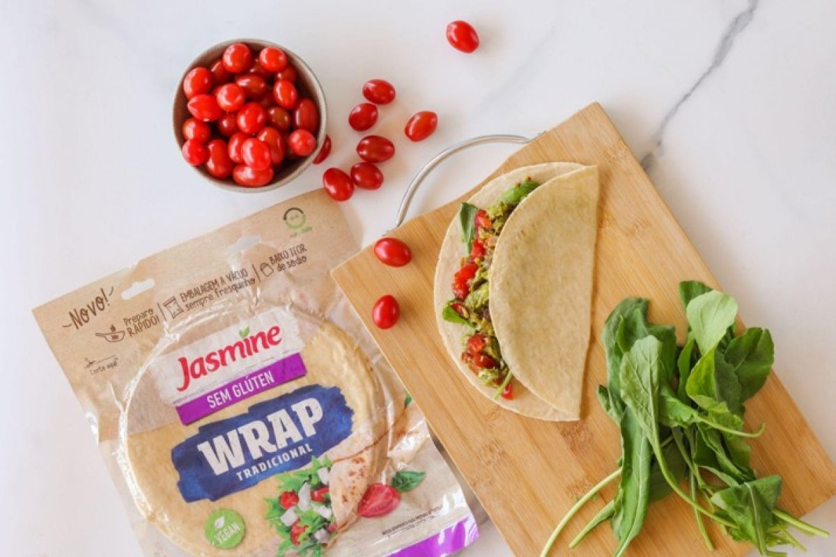 Fruta no wrap: massa fininha com Abacate, Tomate Cereja e Rúcula é a pedida do dia. Confira! 