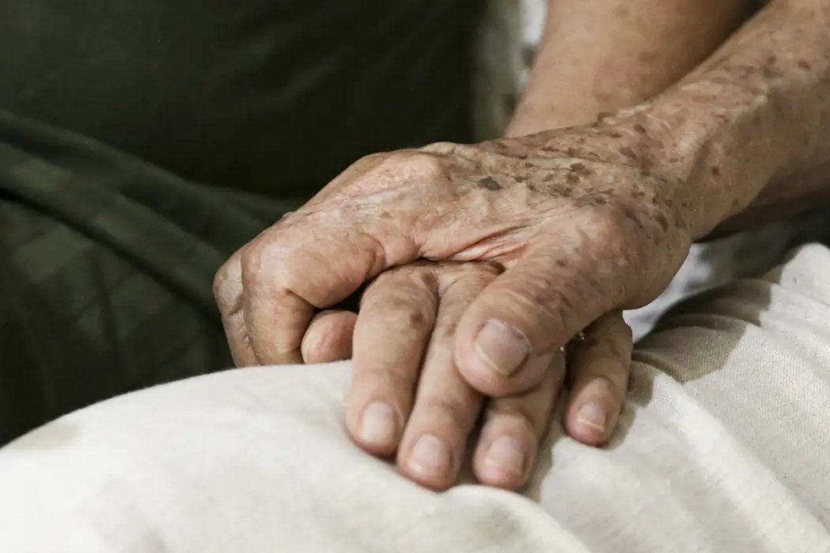 Alzheimer: descoberta sobre estágio inicial pode afetar rumo da doença 