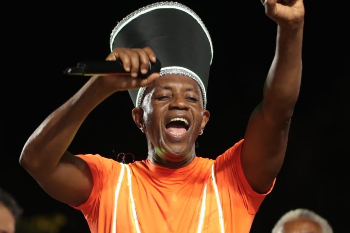 Tonho Matéria celebra 42 anos de carreira na Micareta de Feira de Santana! 