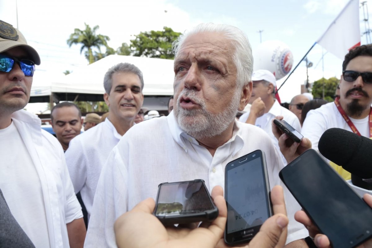  Jaques Wagner diz que estar ausente nos grandes festejos de Salvador não define voto 