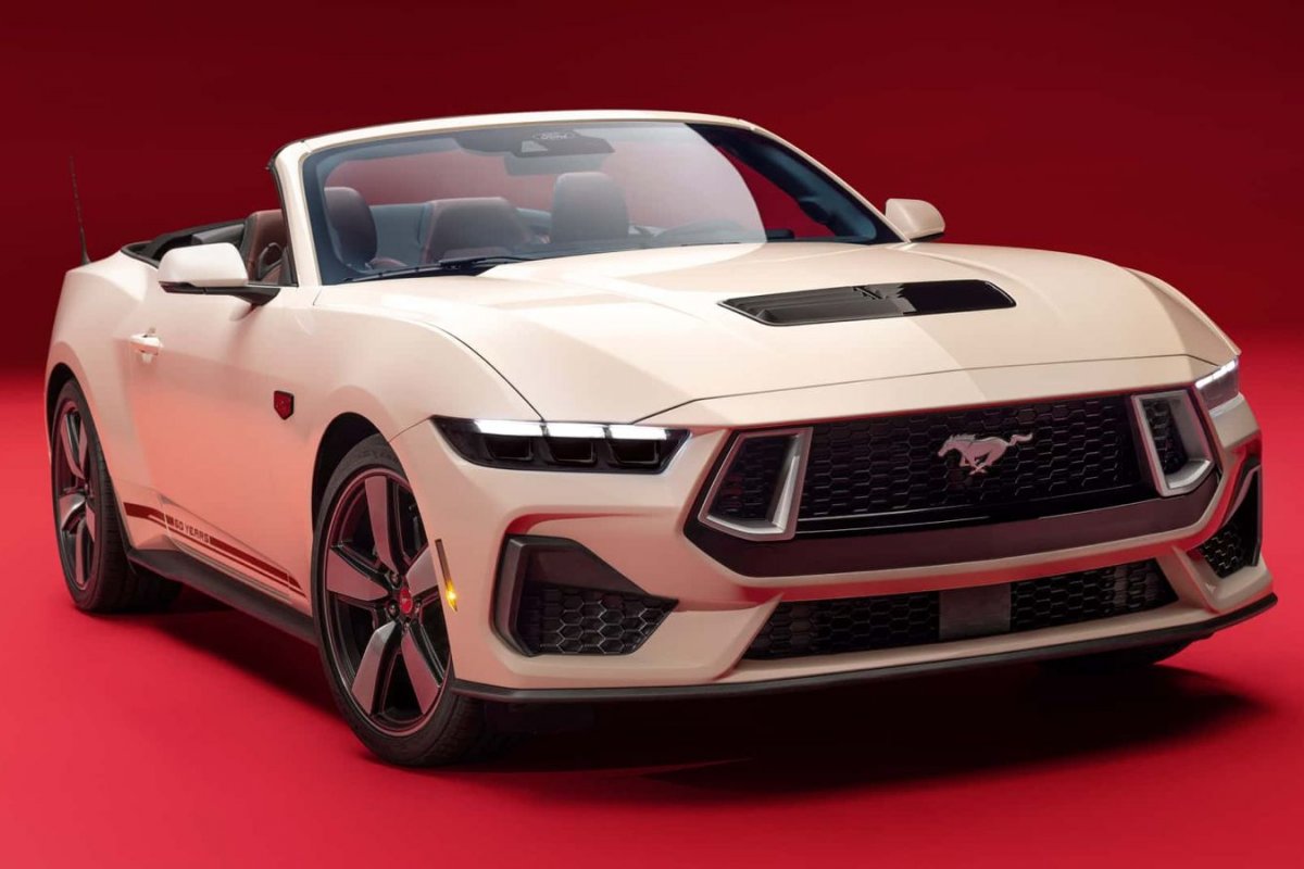 Ford apresenta versão comemorativa de 60 anos do Mustang 