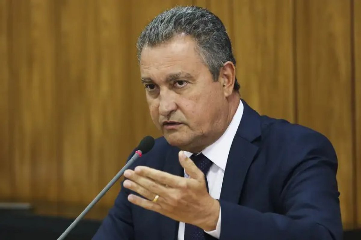 Governo planeja reduzir conta de luz “sem dar cavalo de pau”, diz Rui Costa