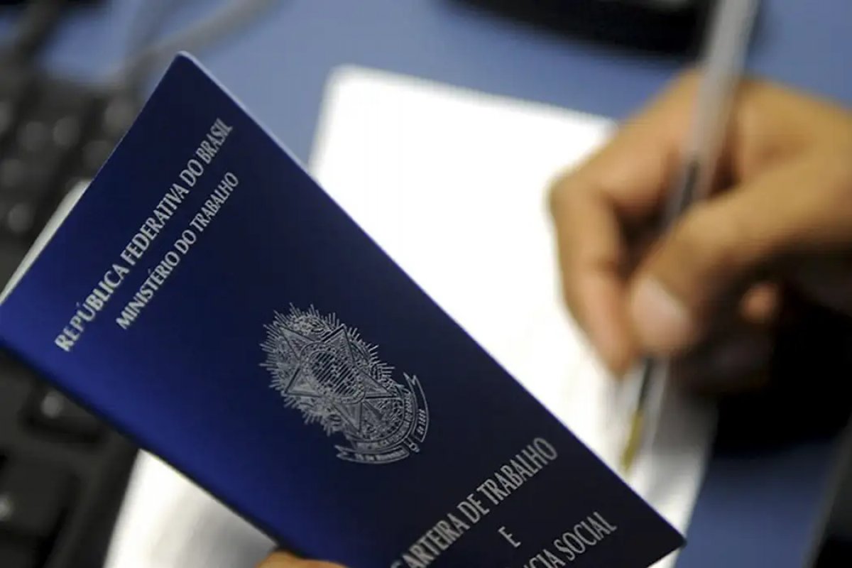 População ocupada cresceu 4,2% em 2023, aponta IBGE