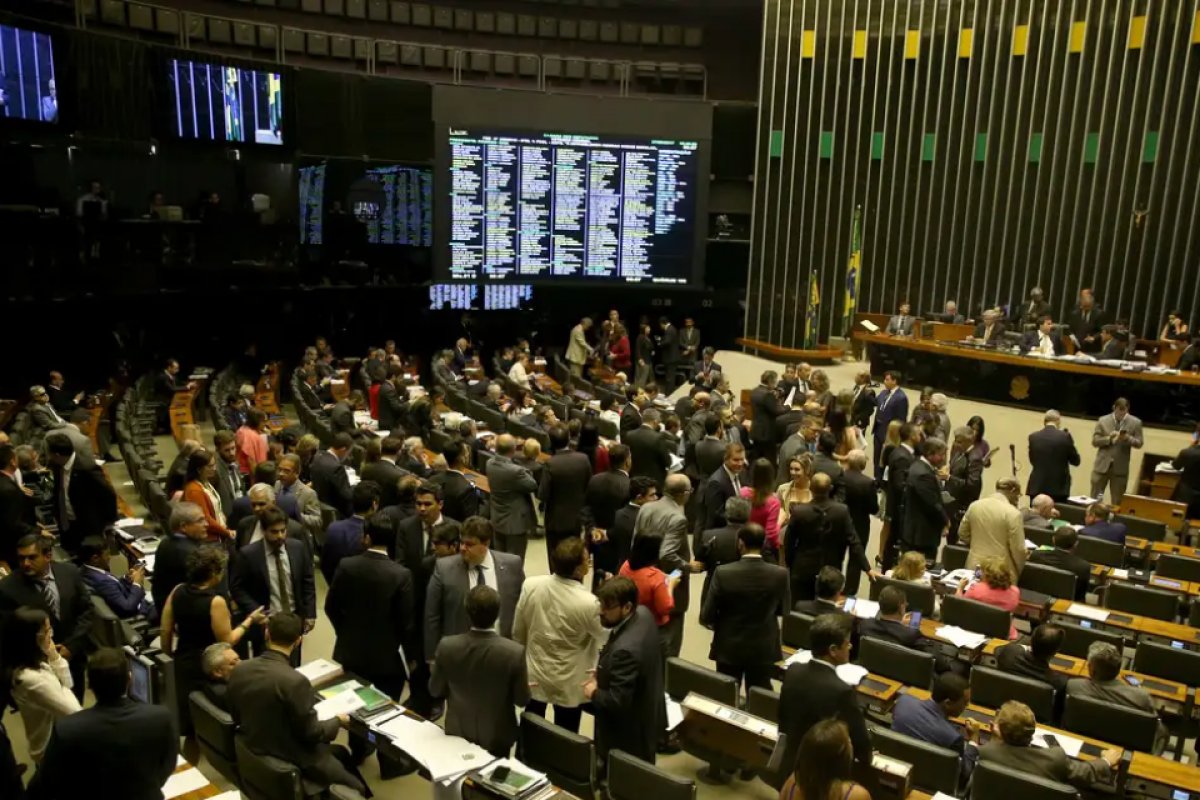 Retirada de invasores da propriedade privada e análise de vetos presidenciais; confira agenda da Câmara 