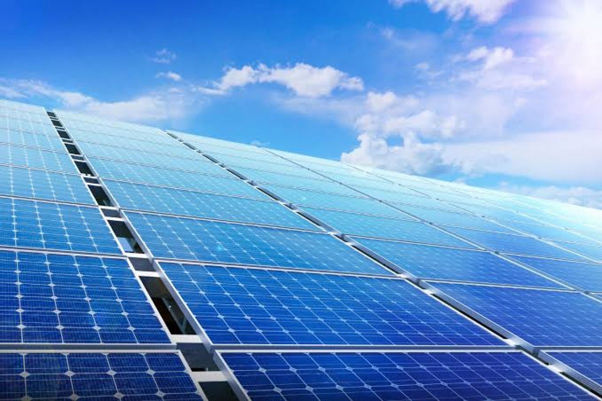 Instalações de painéis solares em residências e empresas têm trimestre recorde e R$ 8 bilhões de investimentos no País!