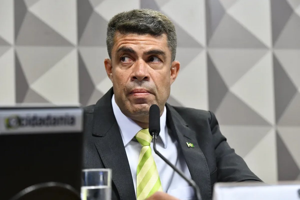 Ex-assessor de Bolsonaro e sobrinho indiciados pela PF buscam acordo com MPF 