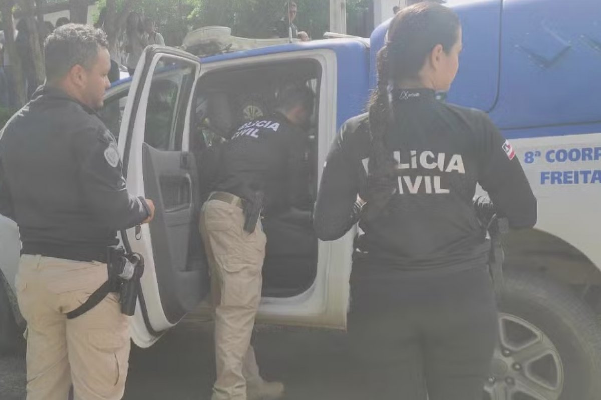 Diretora de escola é investigada por desvios de cartões de auxílio estudantil