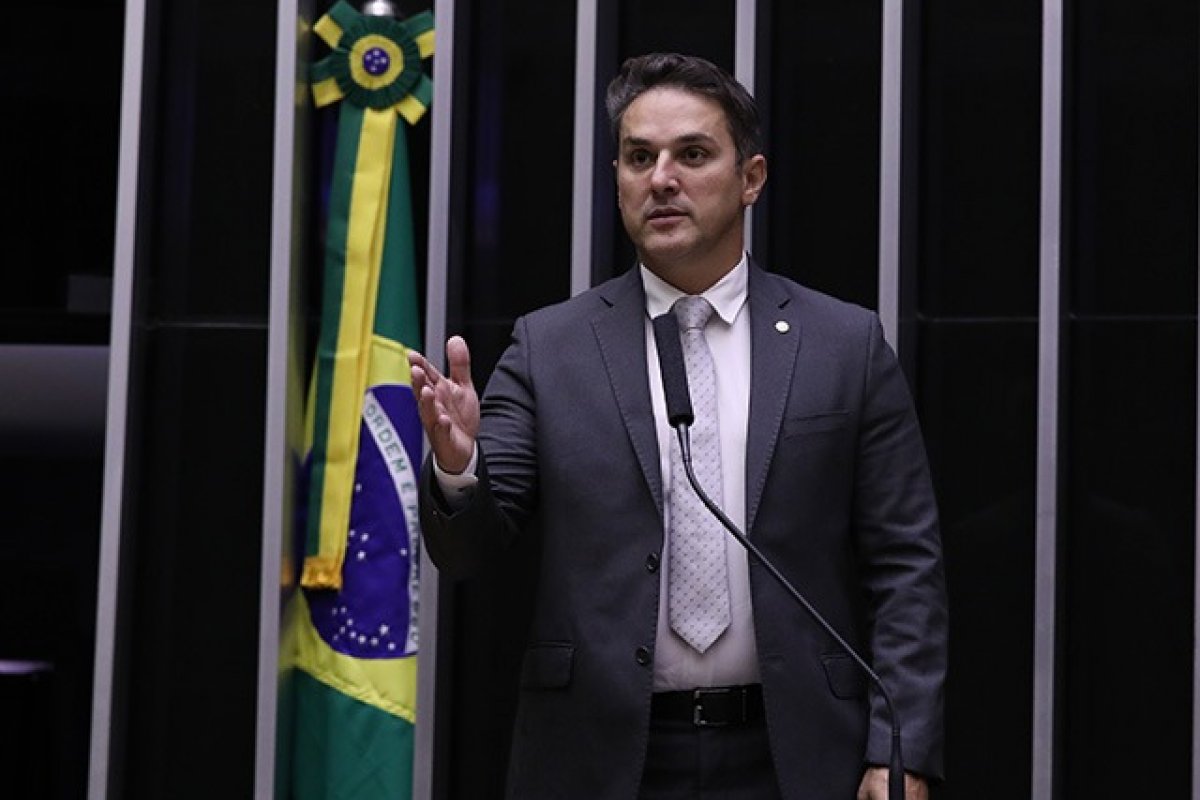 Deputado aciona TCU e pede anulação de 'megalicitação' para comunicação do governo 