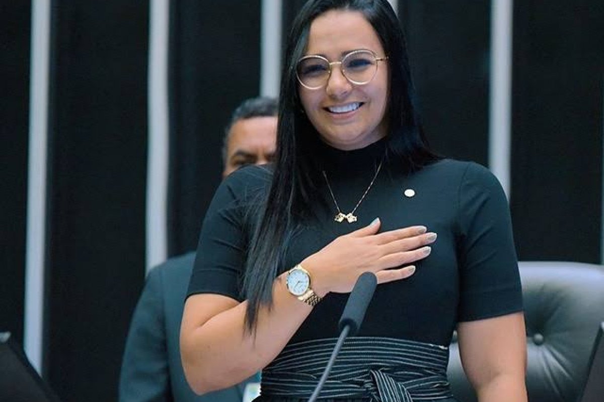 Antigo dono confirma instalação de câmeras em apartamento denunciado por deputada federal Dayany Bittencourt