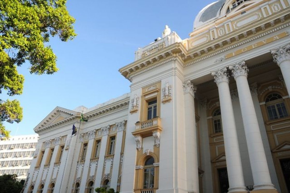 Justiça de Pernambuco autoriza uso de remédio à base de maconha para criança autista