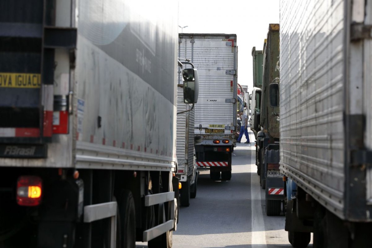 Prioridade dos caminhoneiros é diminuir preço do diesel, frete é "paleativo"