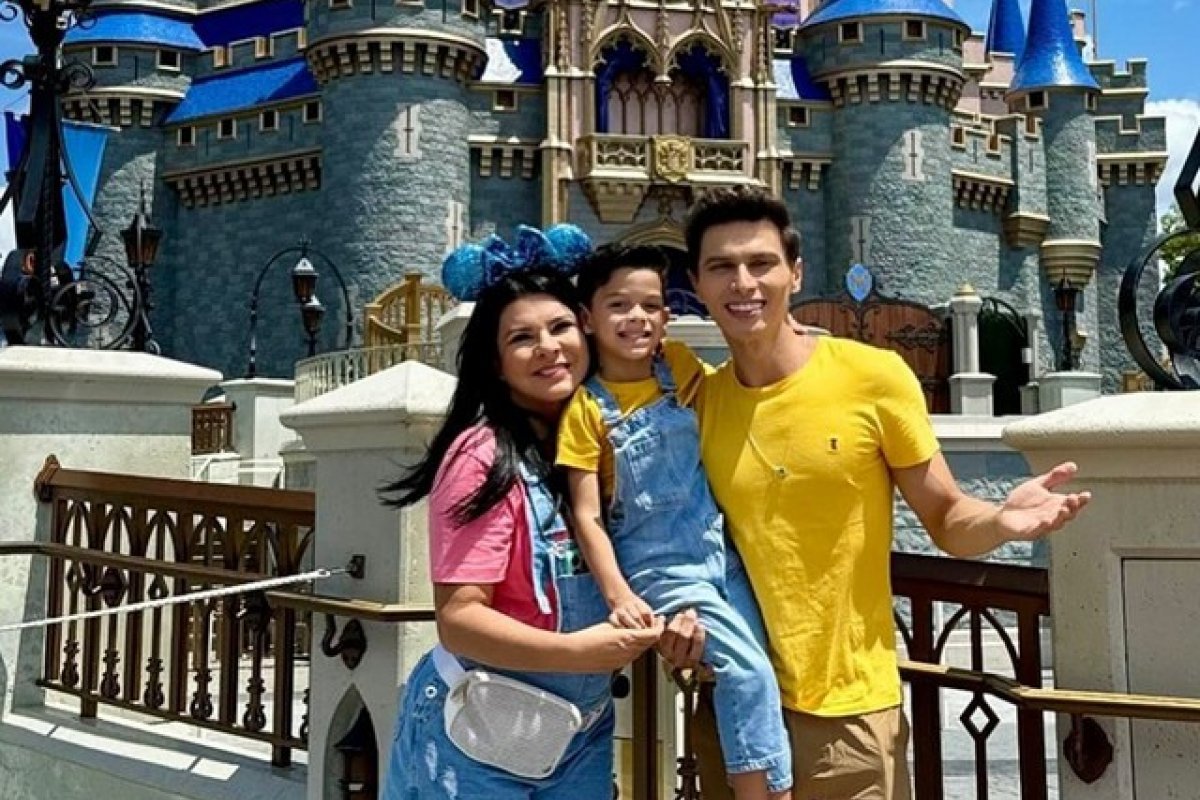Curtindo a Disney, Mara Maravilha mostra pela primeira vez o rosto do filho! 