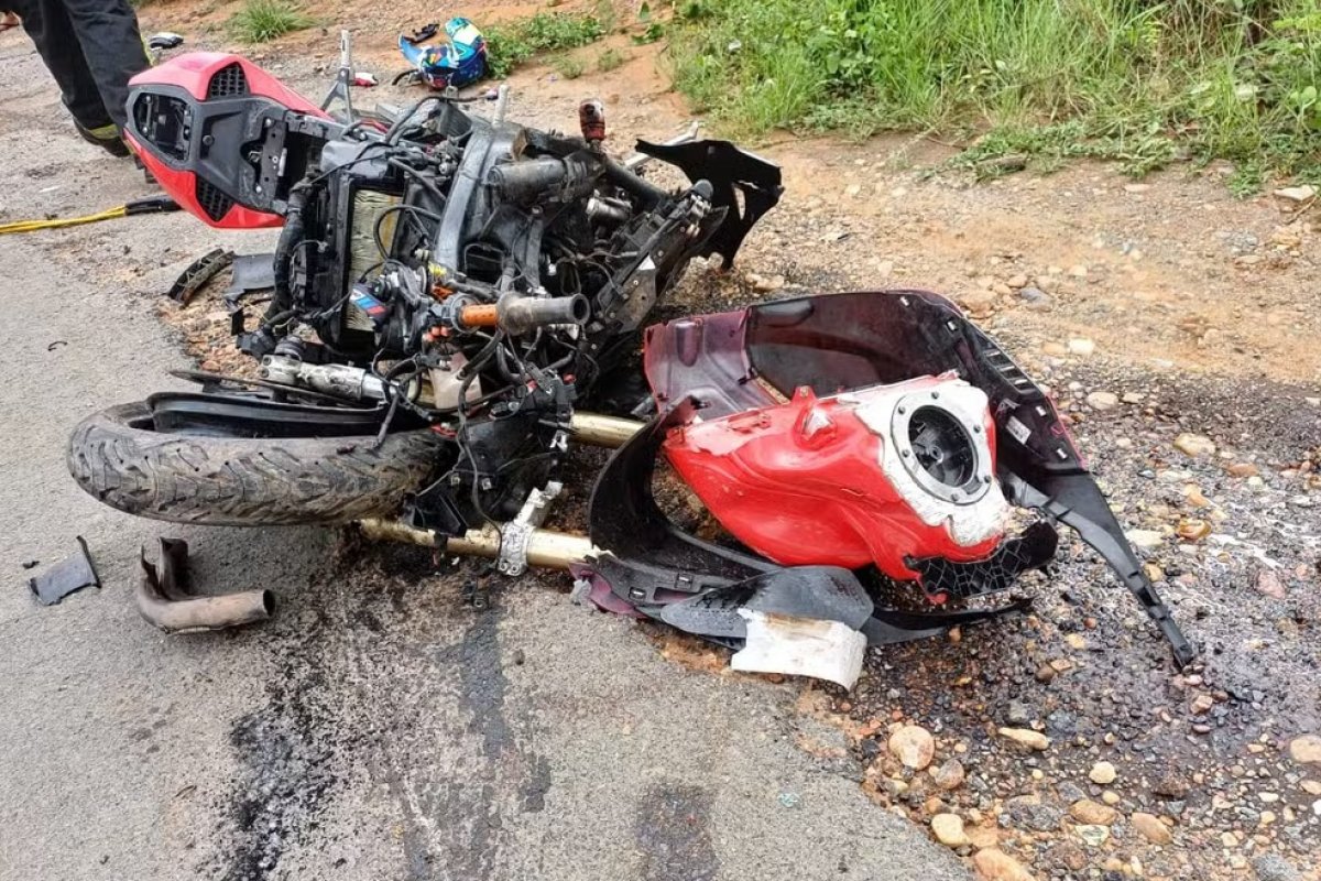 Acidente entre duas motos e carro deixa três mortos no interior da Bahia