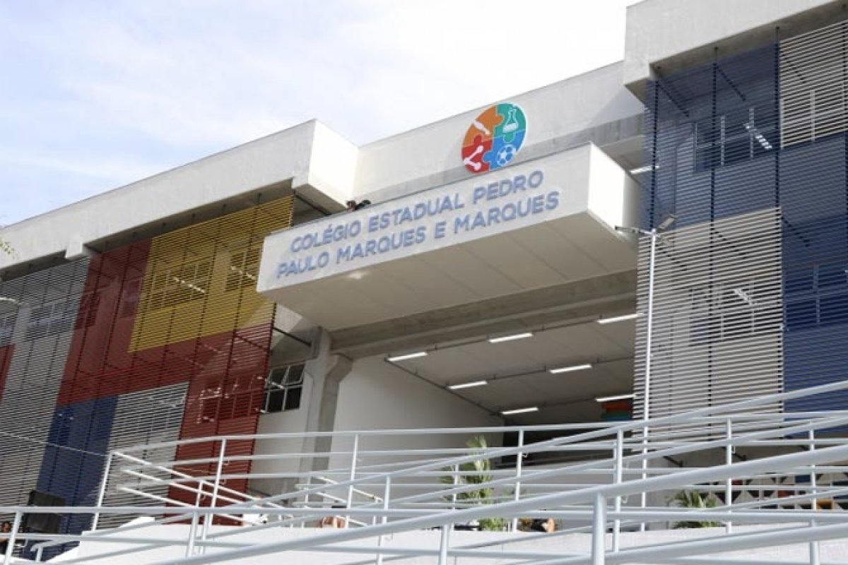 Trabalhadores da rede estadual de educação paralisam atividades por 48 horas na Bahia