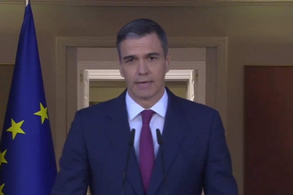 Sánchez anuncia permanência no governo da Espanha após denúncias contra esposa