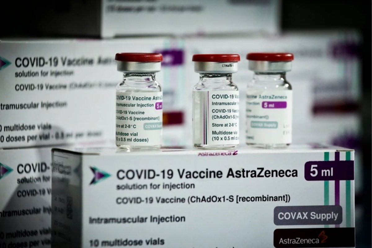 AstraZeneca admite efeito colateral raro da vacina contra a covid-19
