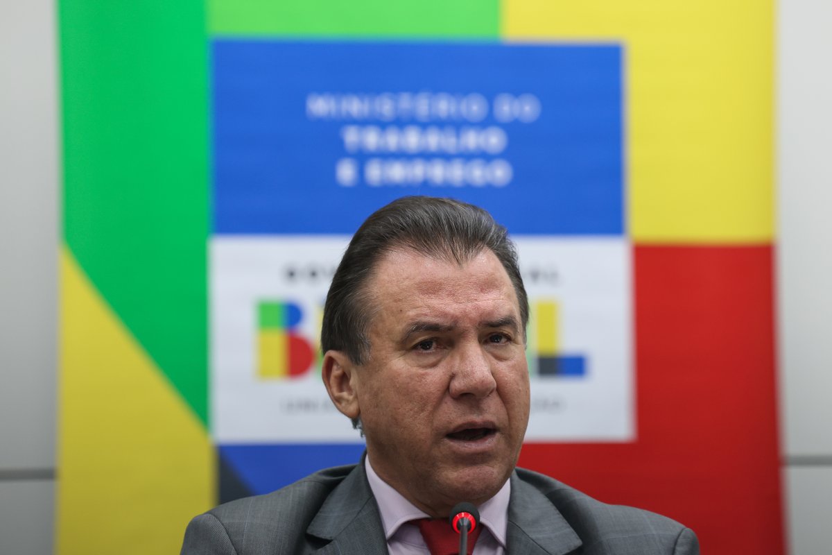 Governo vai fiscalizar empresas que resistem a divulgar dados de igualdade salarial, diz Marinho