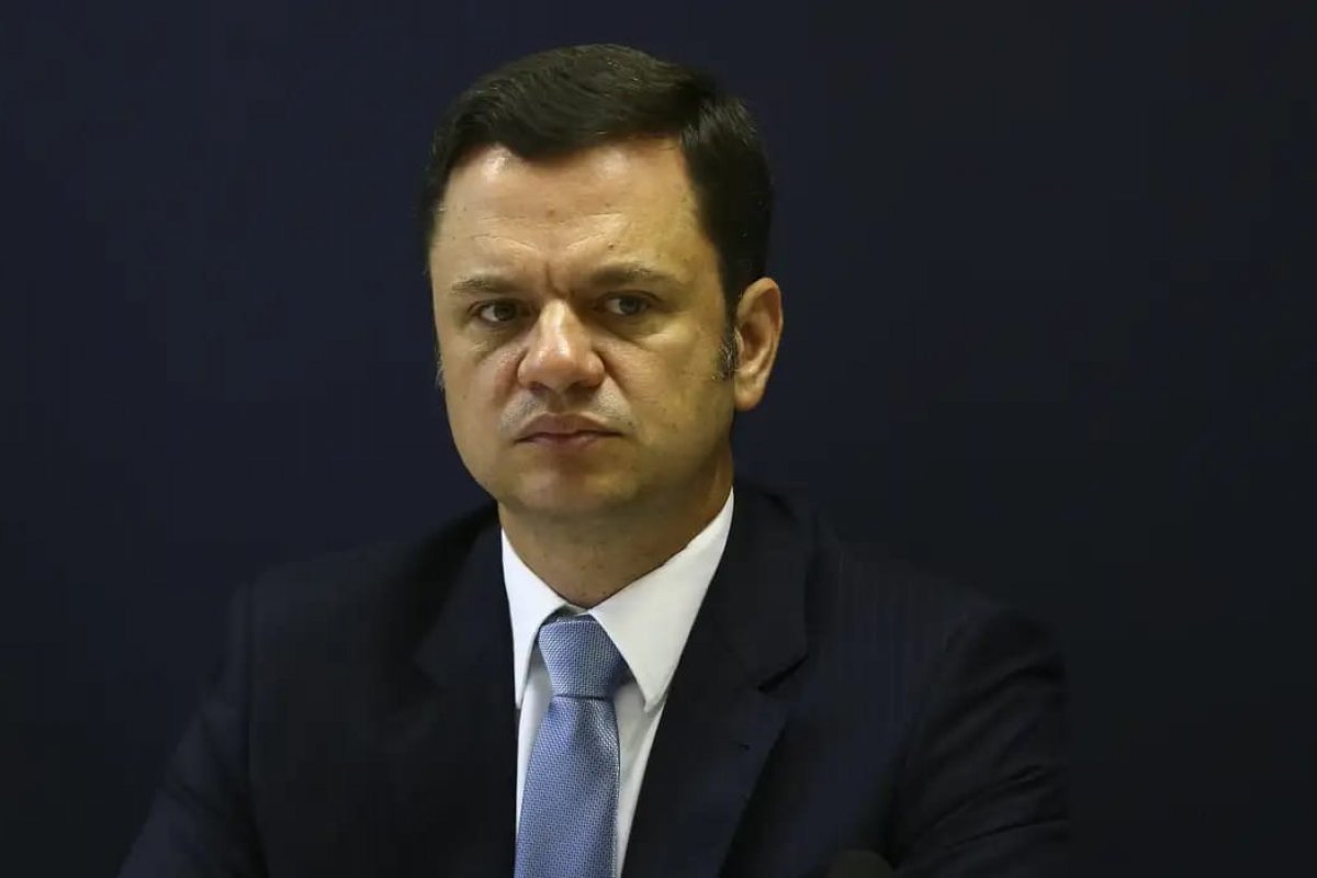 Torres diz a Moraes que teve perfil em rede social hackeado e pede cancelamento da conta
