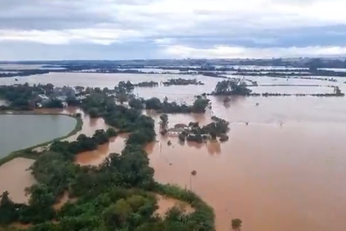  Temporais no RS deixam 8 mortos e 21 desaparecidos
