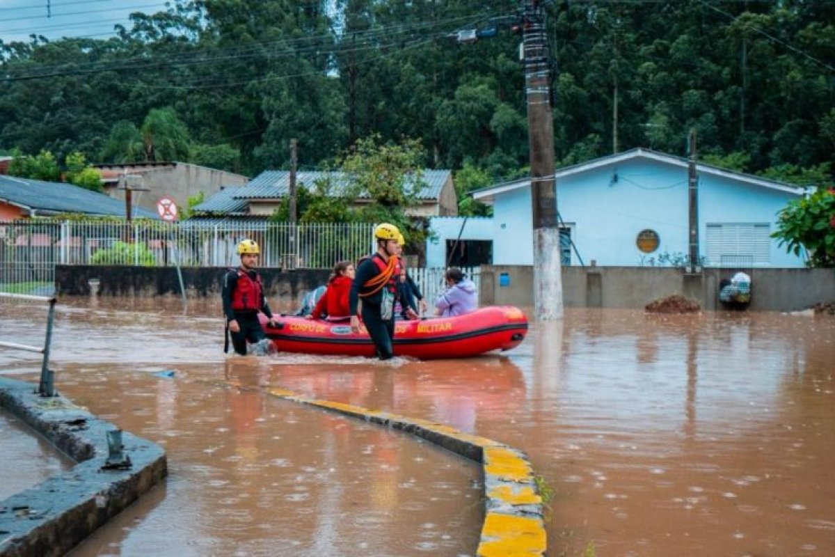 Lira convoca instalação de comissão para analisar PEC sobre emendas para o combate a desastres naturais