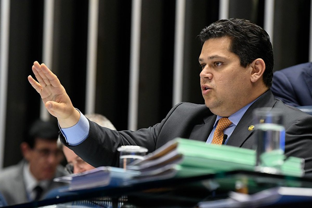 Alcolumbre reclama de julgamento das sobras eleitorais no STF, que pode rever decisão