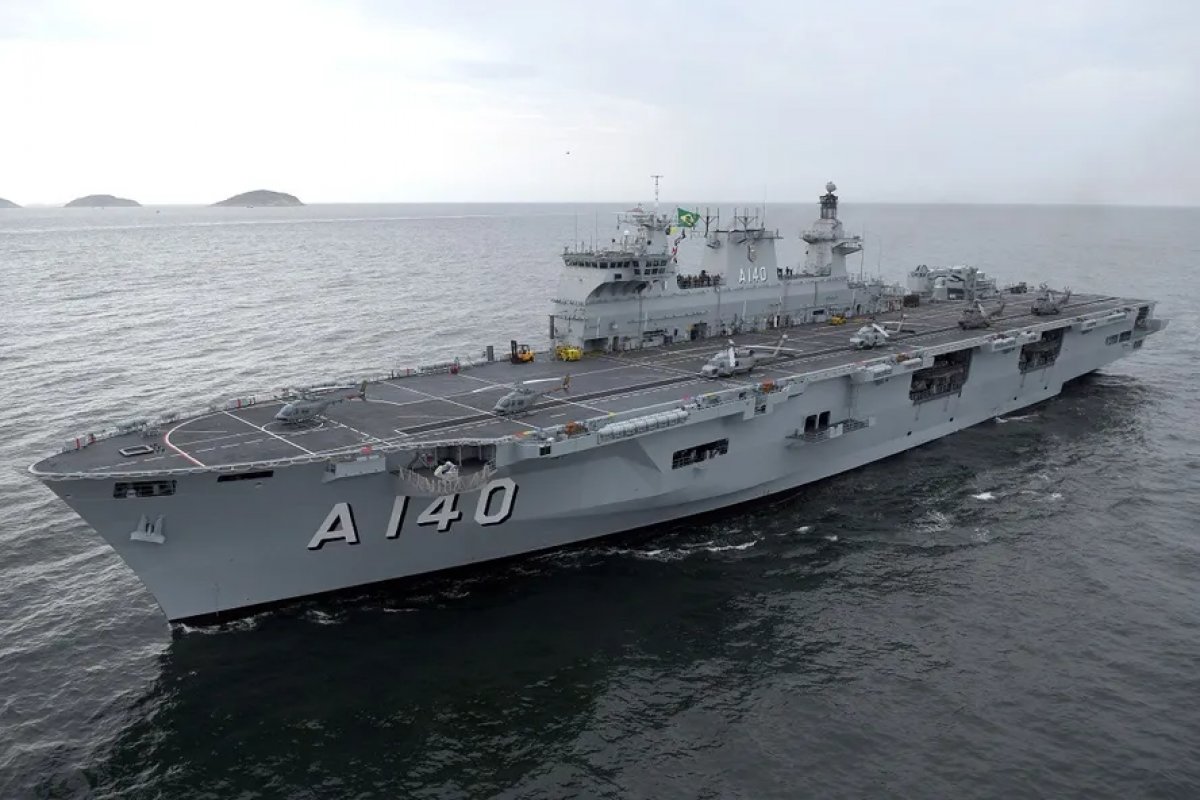 Marinha envia nesta quarta maior navio de guerra da América Latina para ajudar população do Rio Grande do Sul