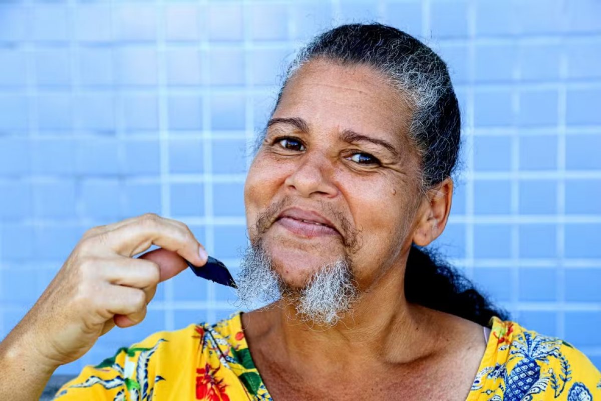 Ganhando os holofotes: mulher assume pelos do rosto e deixa barba crescer em Alagoas