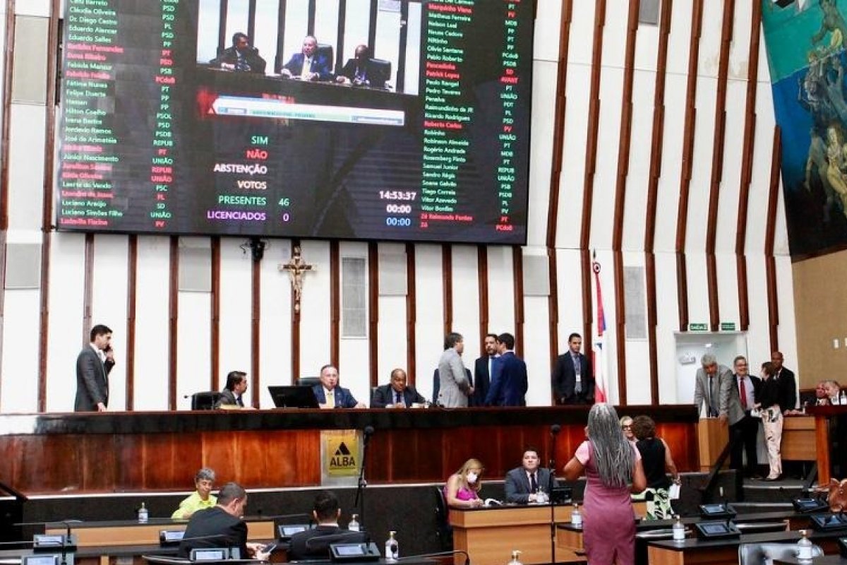 Depois de pedido de vista, ALBA adia votação de PL que institui programa 'Bahia Pela Paz' 