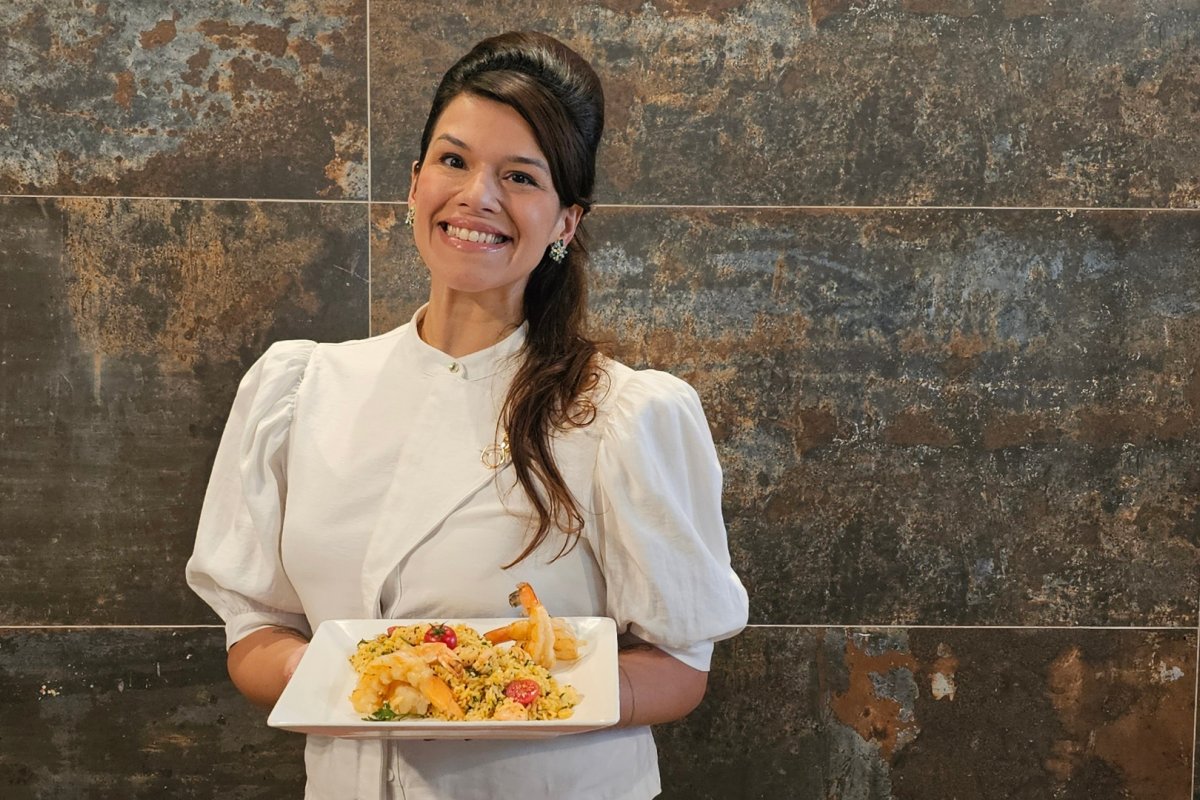 Dia das Mães: Chef Vivian Araújo ensina a preparar receita especial de Camarões à Provençal com Arroz de Ervas! 