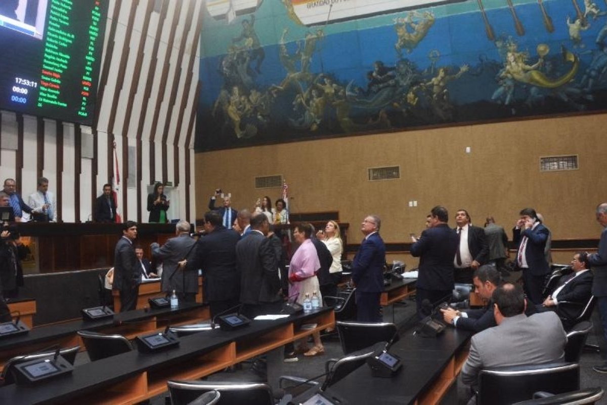 ALBA aprova pagamento da 3ª parcela dos precatórios dos professores da Bahia 