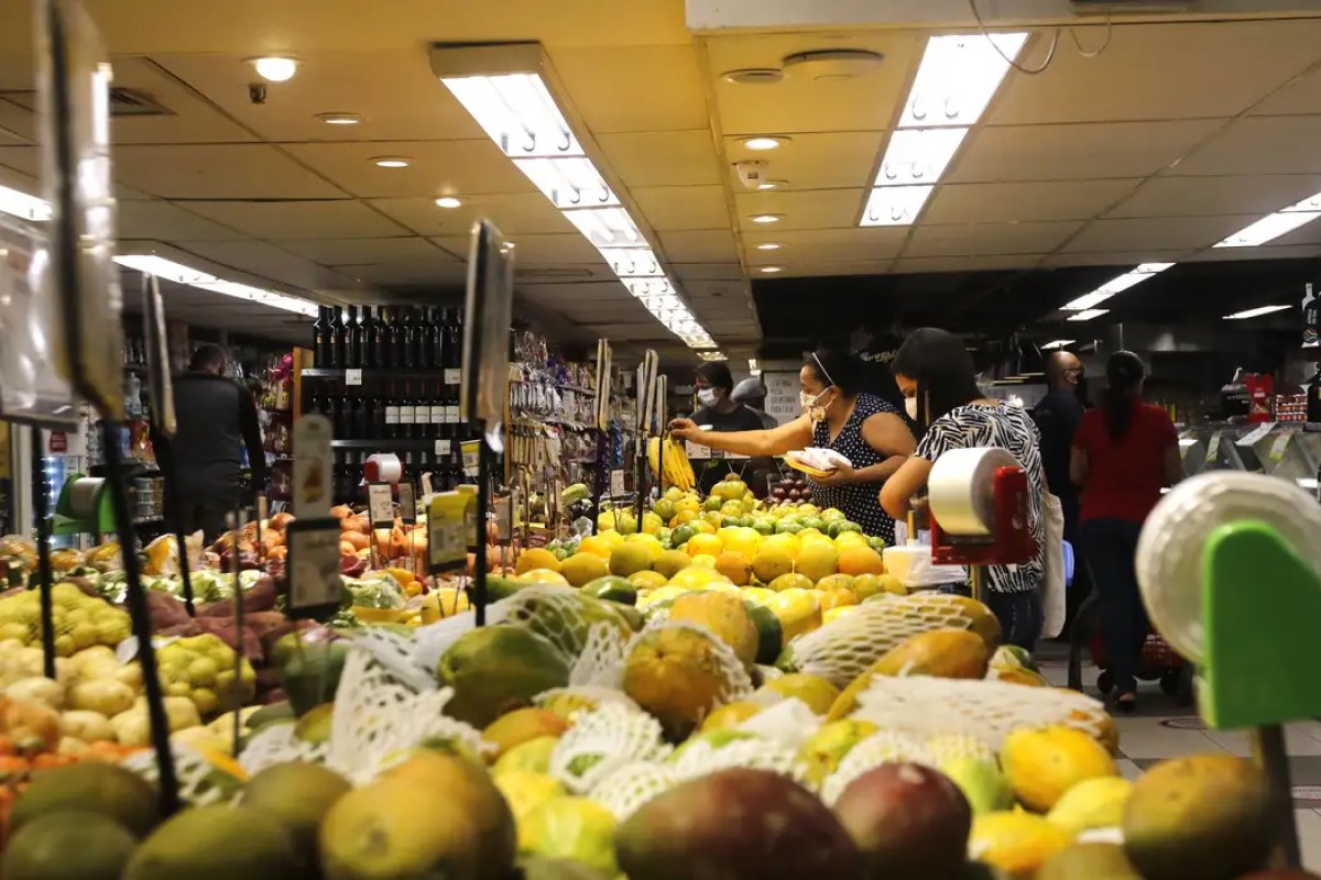 Puxado pelas vendas dos supermercados, varejo baiano tem segundo maior aumento do país, aponta IBGE