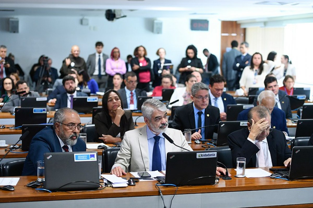 Senado aprova projeto que prorroga lei de cotas para negros em concursos públicos
