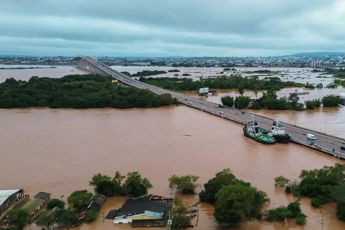 RS: Porto Alegre suspende resgates com barcos por conta de chuva e vento fortes 