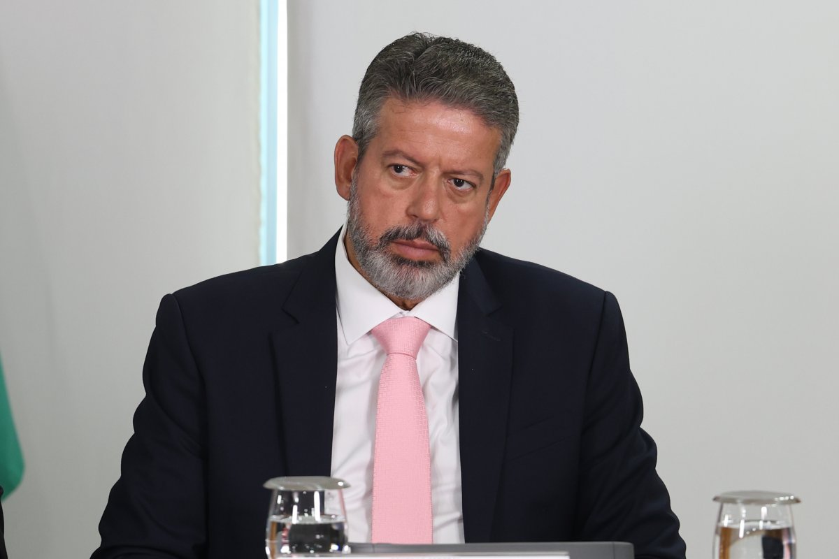 Lira libera presença da bancada do RS, mas parte opta por ficar em Brasília