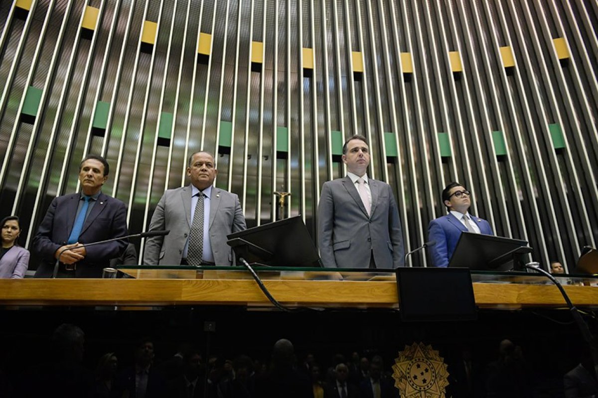 Congresso adia análise do veto à saída temporária de presos 