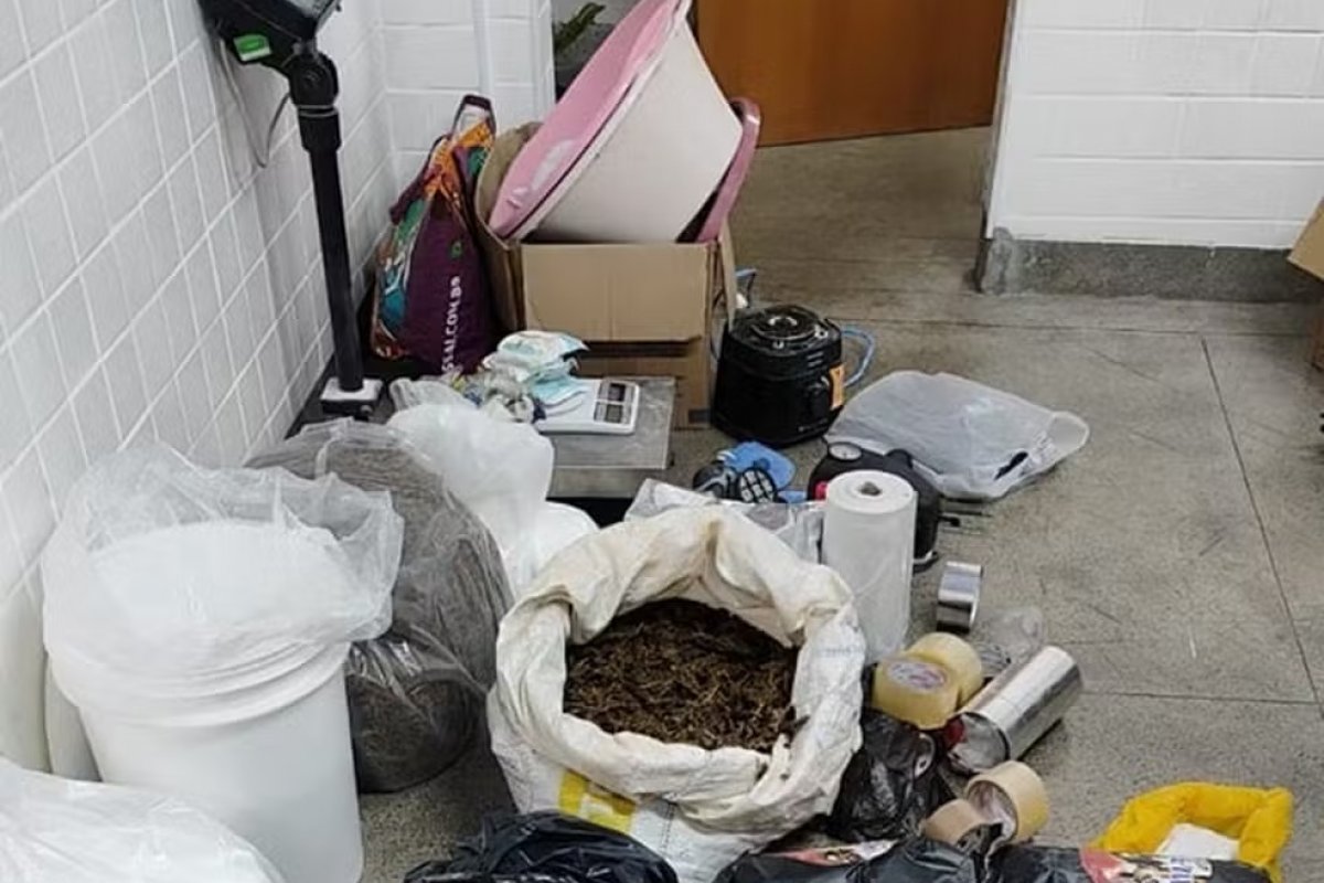 Dois homens e uma mulher são detidos em imóvel que funcionava como laboratório de drogas no interior da Bahia