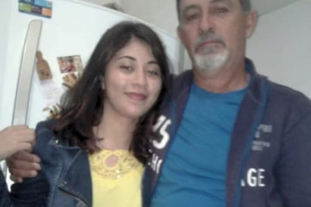 Pai e filha são assassinados a tiros em casa e ex-namorado da jovem é suspeito do crime