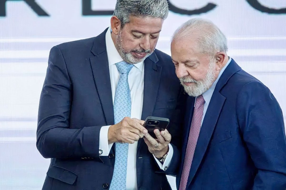 Lira diz a líderes ver baixa efetividade de ações de Lula para conter tragédia no RS