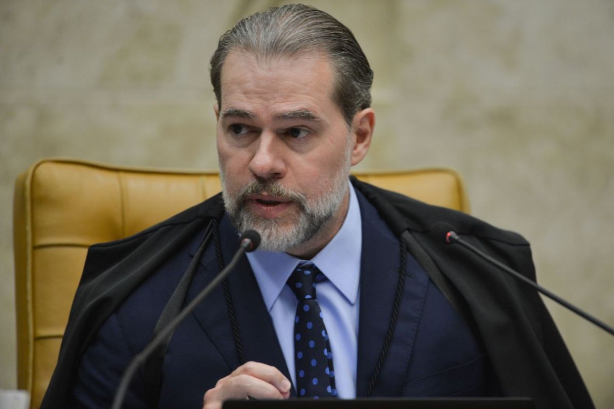 Presidente do STF equipara teto salarial de professores universitários